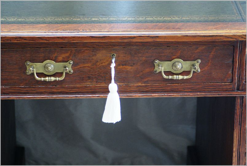 2044 Antique Small Oak Pedestal Desk (8)